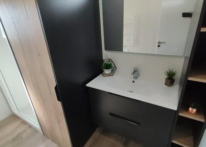 Belle - A 300m De La 